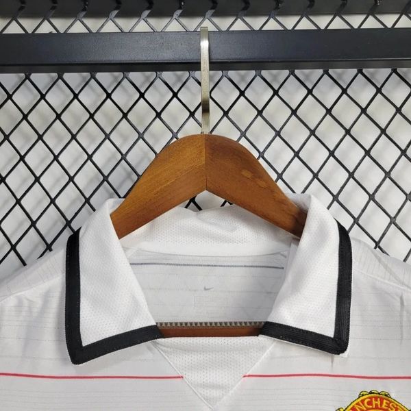 Retro Manchester United 2003-2004 second away image 3