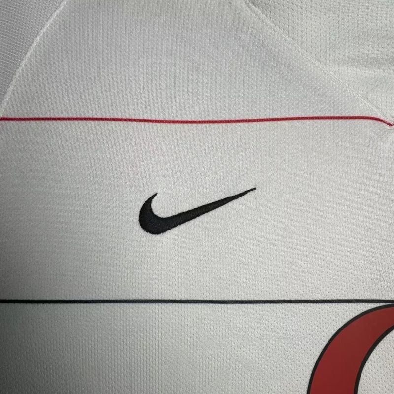 Retro Manchester United 2003-2004 second away image 7