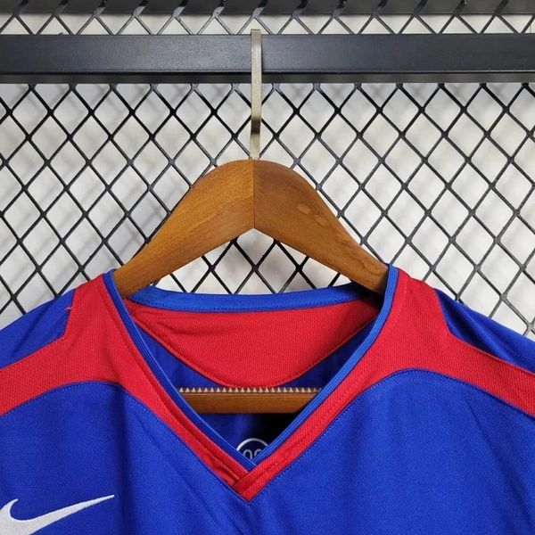 Retro Manchester United 2005-2006 away image 3