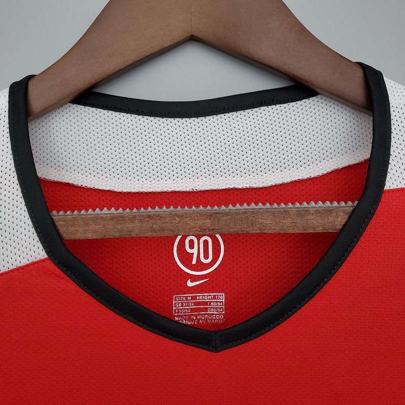 Retro Manchester United 2005-2006 home image 4