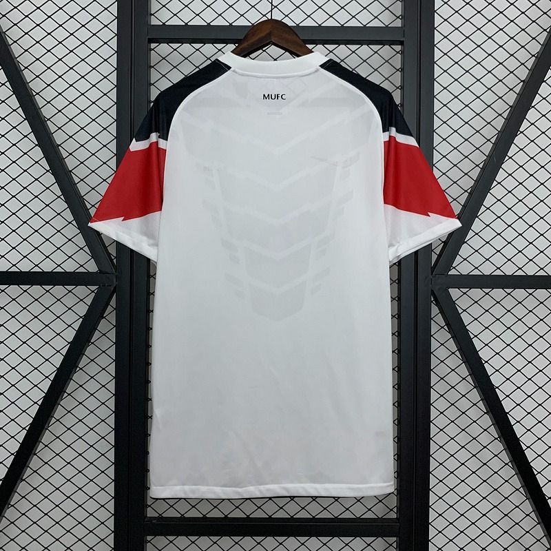 Retro Manchester United 2010-2011 away image 2