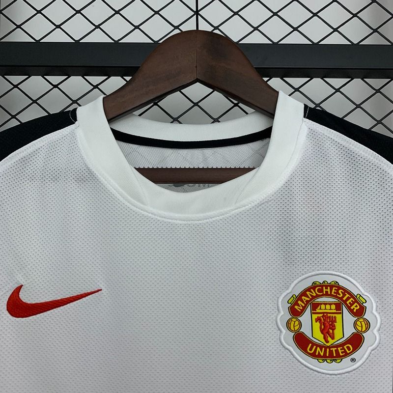 Retro Manchester United 2010-2011 away image 3