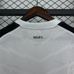 Retro Manchester United 2010-2011 away image 4