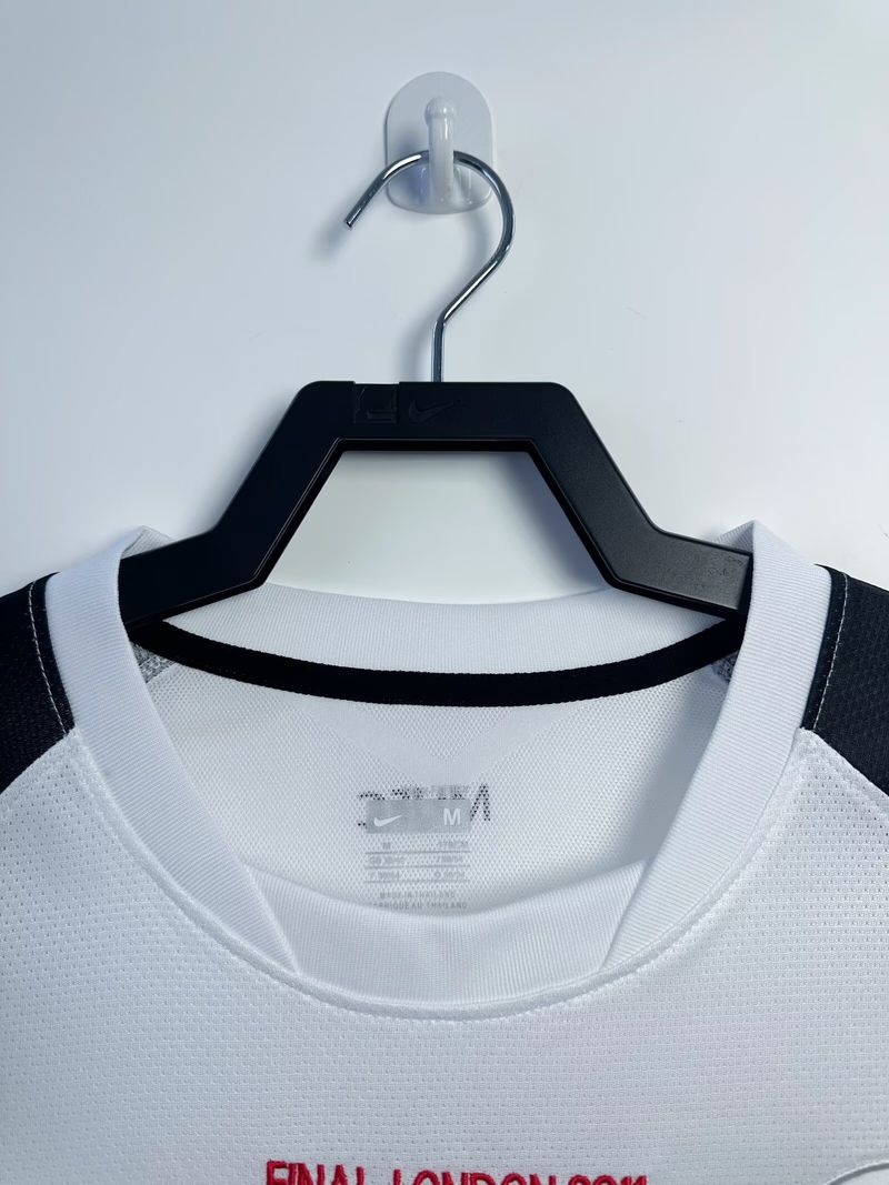 Retro Manchester United 2010-2011 away Long Sleeve image 5