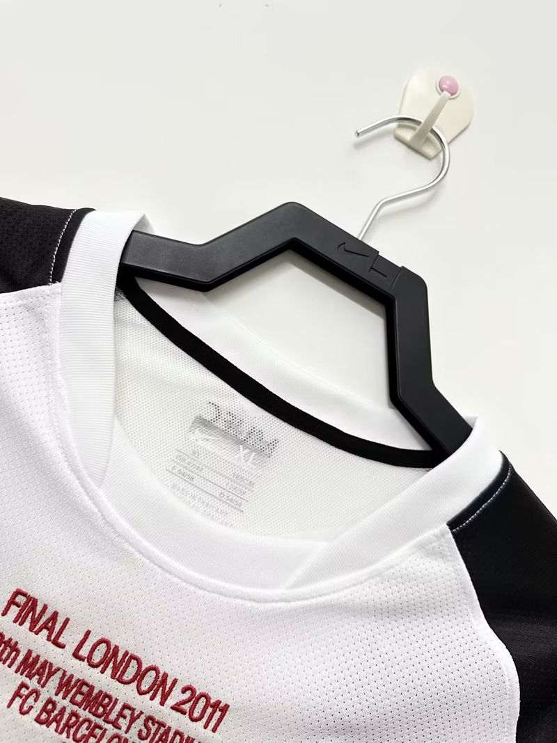 Retro Manchester United 2010-2011 away UCL edition image 5