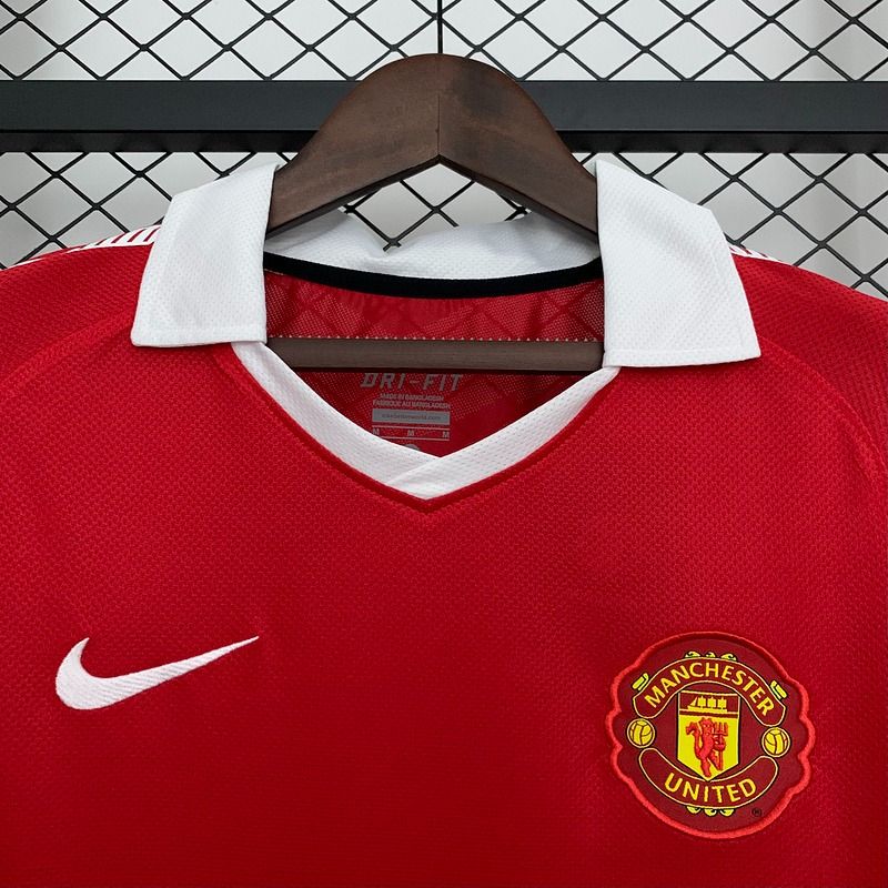 Retro Manchester United 2010-2011 home image 3