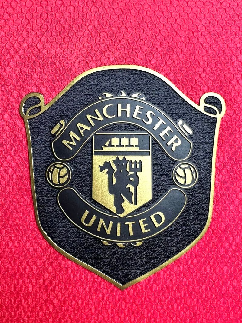 Retro Manchester United 2019-2020 home image 7
