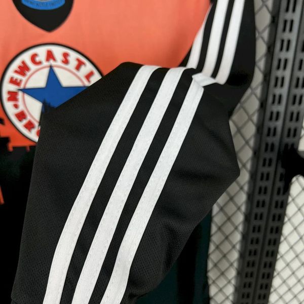 Retro Newcastle United 1996-1997 Goalkeeper Long Sleeves image 3