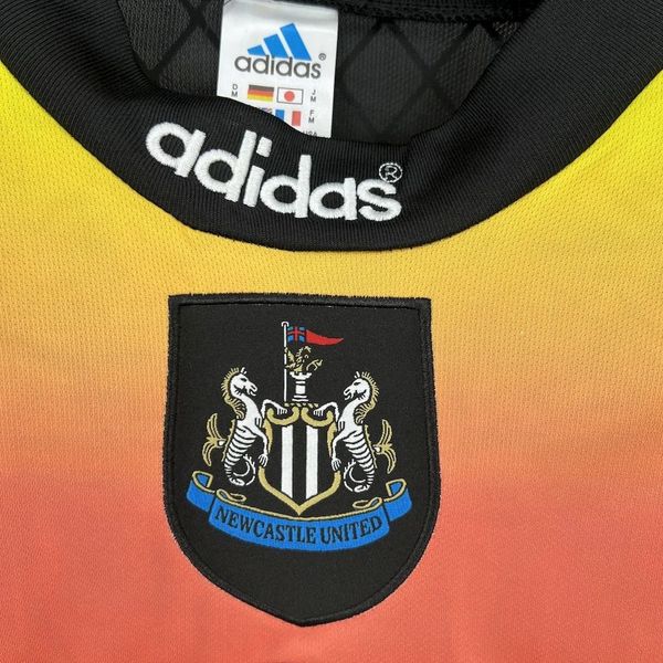 Retro Newcastle United 1996-1997 Goalkeeper Long Sleeves image 4