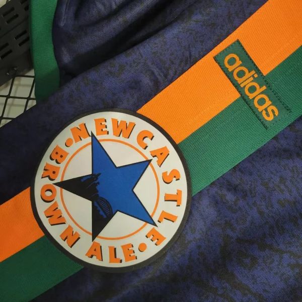 Retro Newcastle United 1997-1998 away image 5