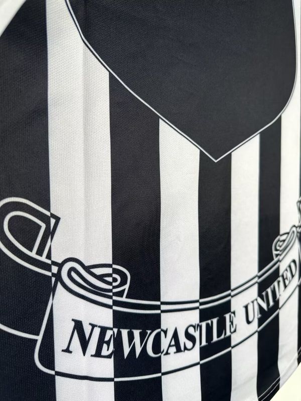 Retro Newcastle United 1997-1999 home Long Sleeve image 4