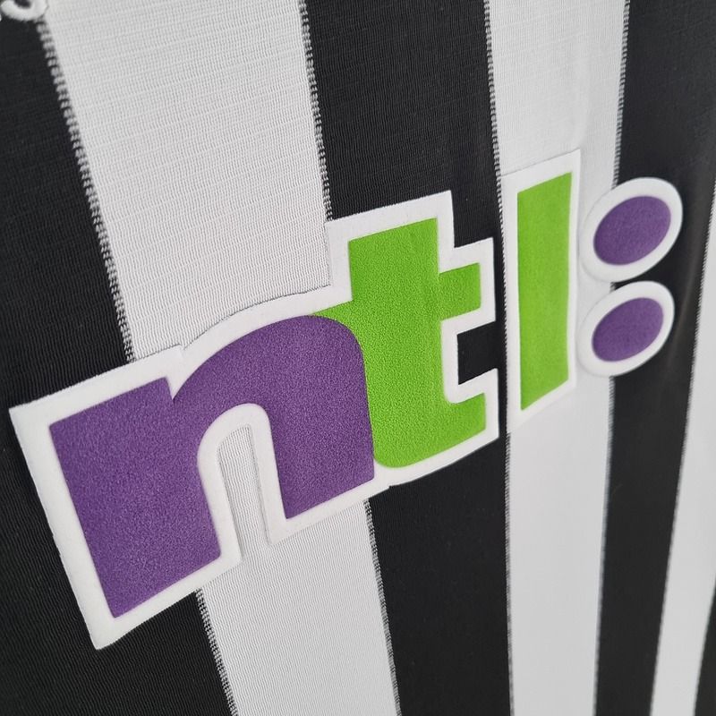 Retro Newcastle United 2000-2001 home image 5