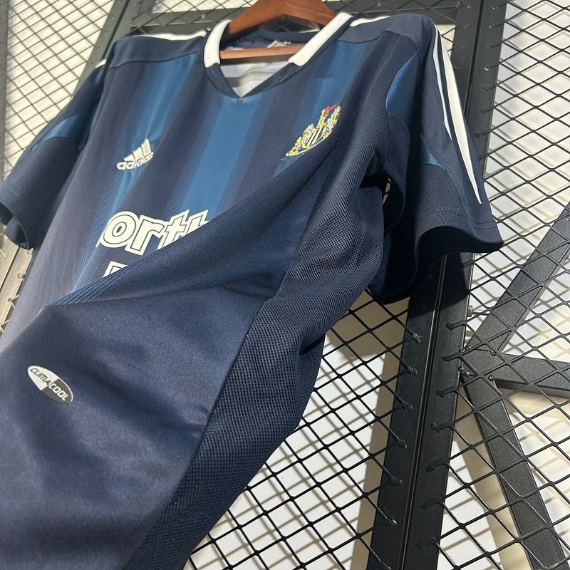 Retro Newcastle United 2005-2006 away image 5
