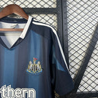 Retro Newcastle United 2005-2006 away image 6