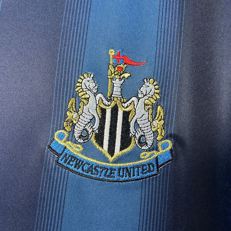 Retro Newcastle United 2005-2006 away image 7
