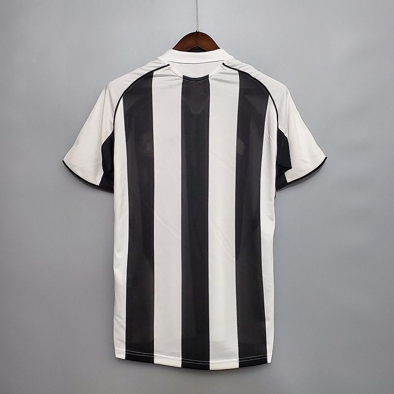 Retro Newcastle United 2005-2006 home image 2
