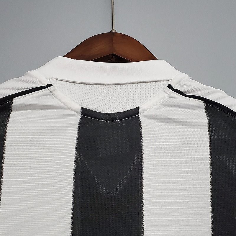 Retro Newcastle United 2005-2006 home image 5
