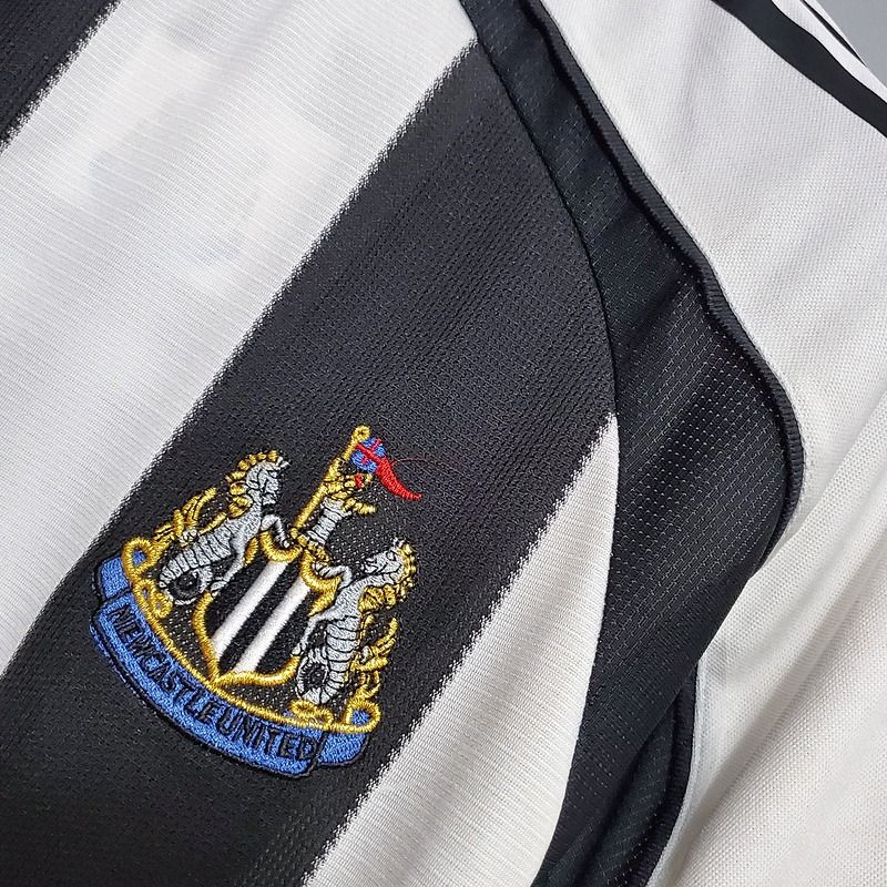 Retro Newcastle United 2005-2006 home image 8