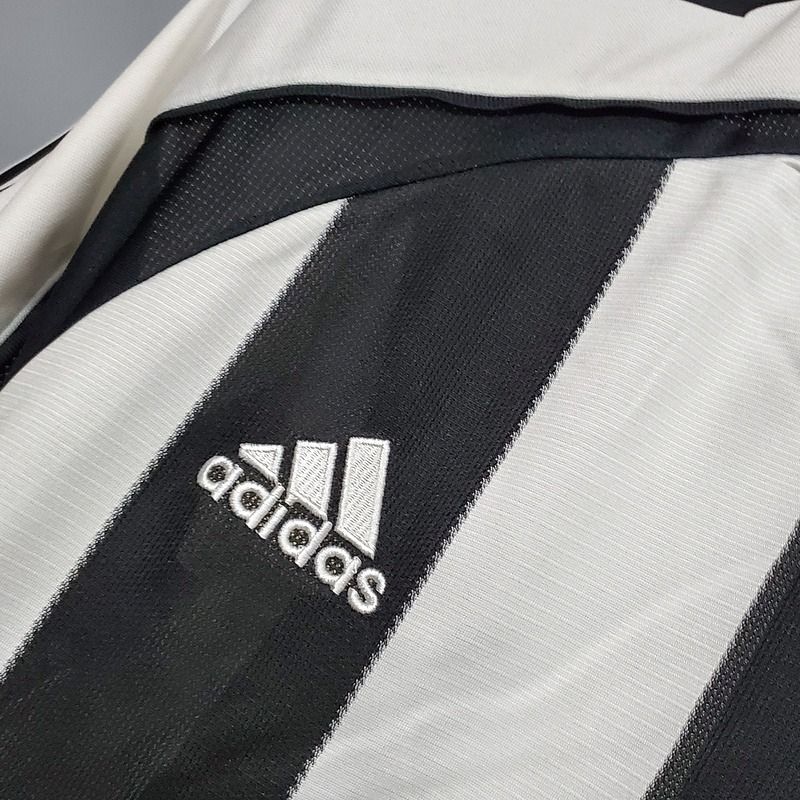 Retro Newcastle United 2005-2006 home image 9