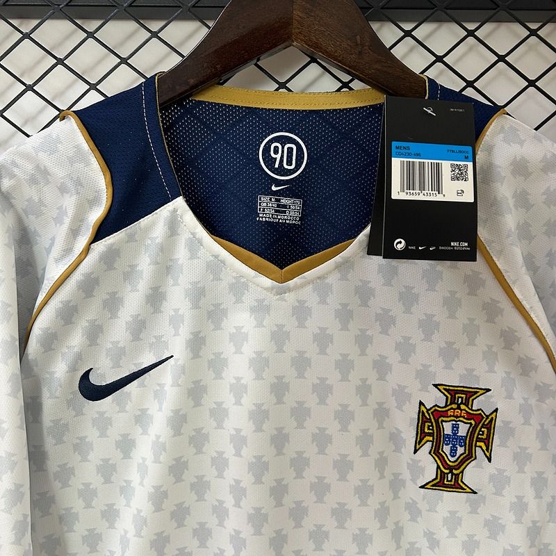 Retro Portugal national 2004 away image 3