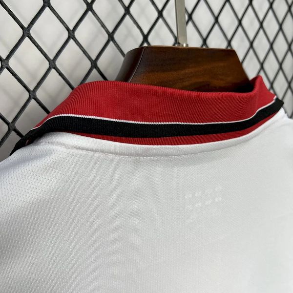 Retro Rayo Vallecano 2001-2002 home image 4
