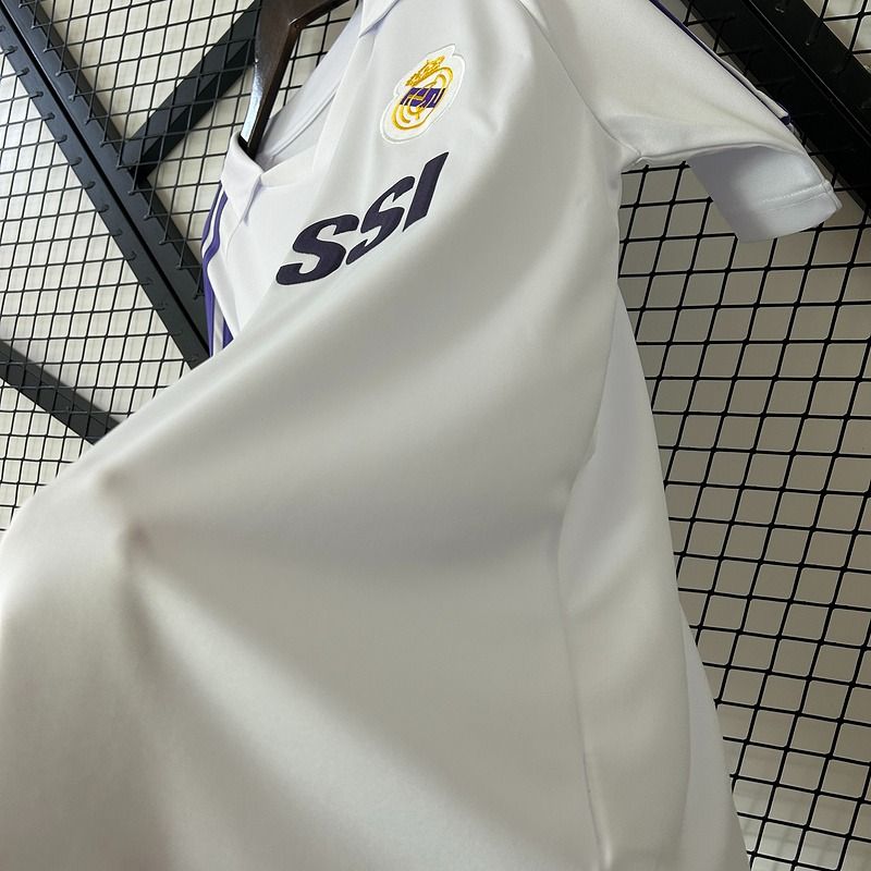 Retro Real Madrid 1984-1985 home image 6