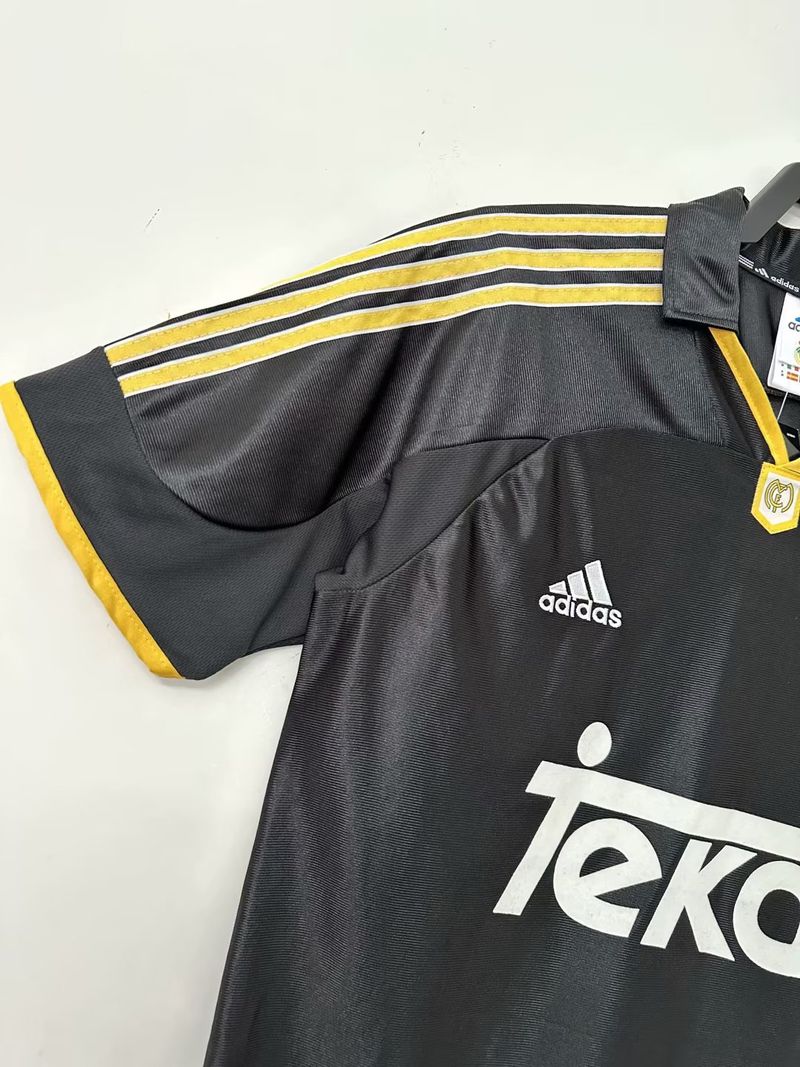 Retro Real Madrid 1999-2001 away image 3