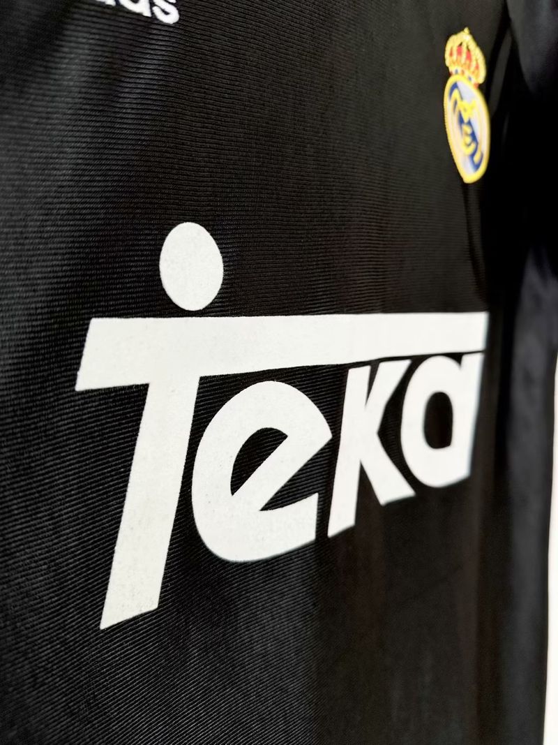 Retro Real Madrid 1999-2001 away image 7
