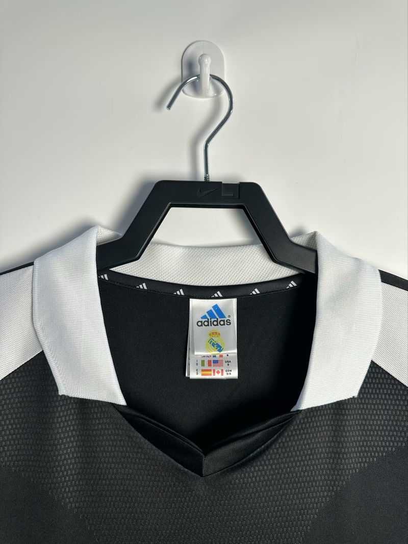 Retro Real Madrid 2001-2002 away image 3