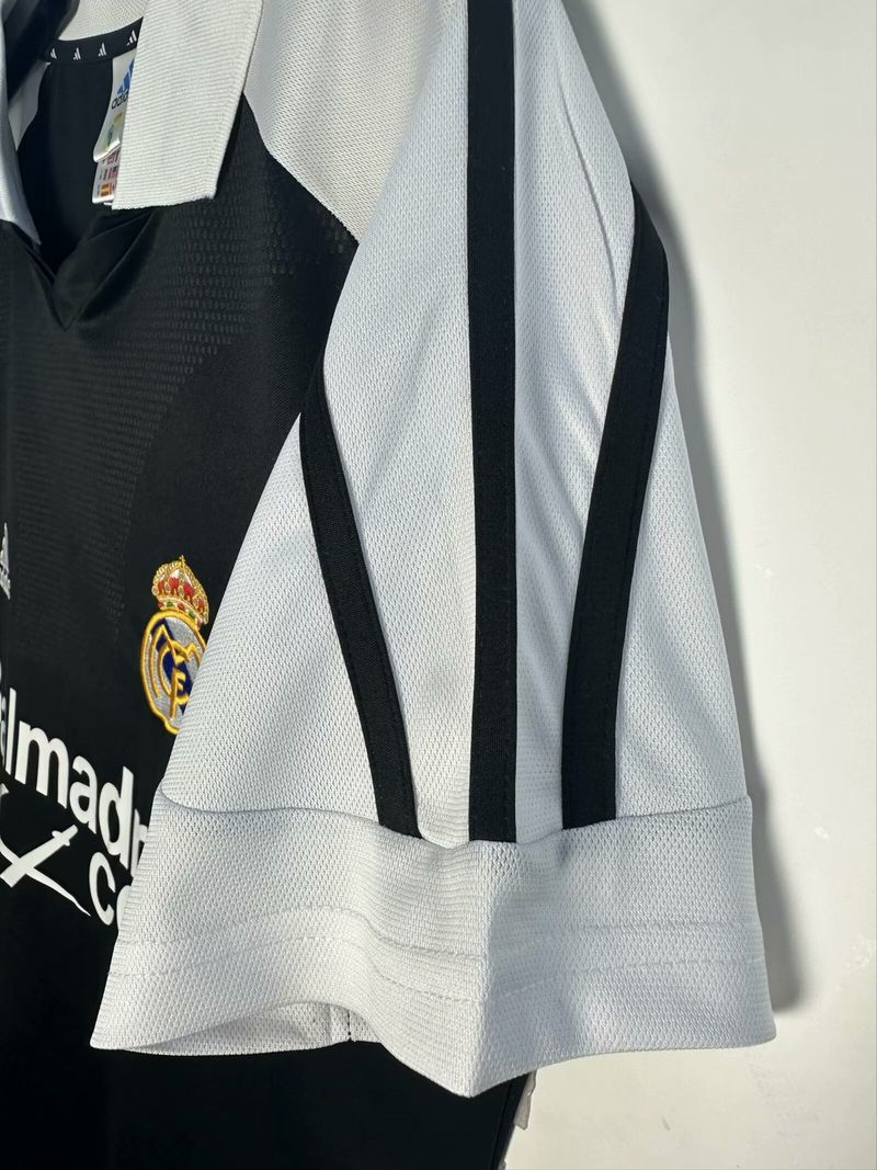 Retro Real Madrid 2001-2002 away image 4