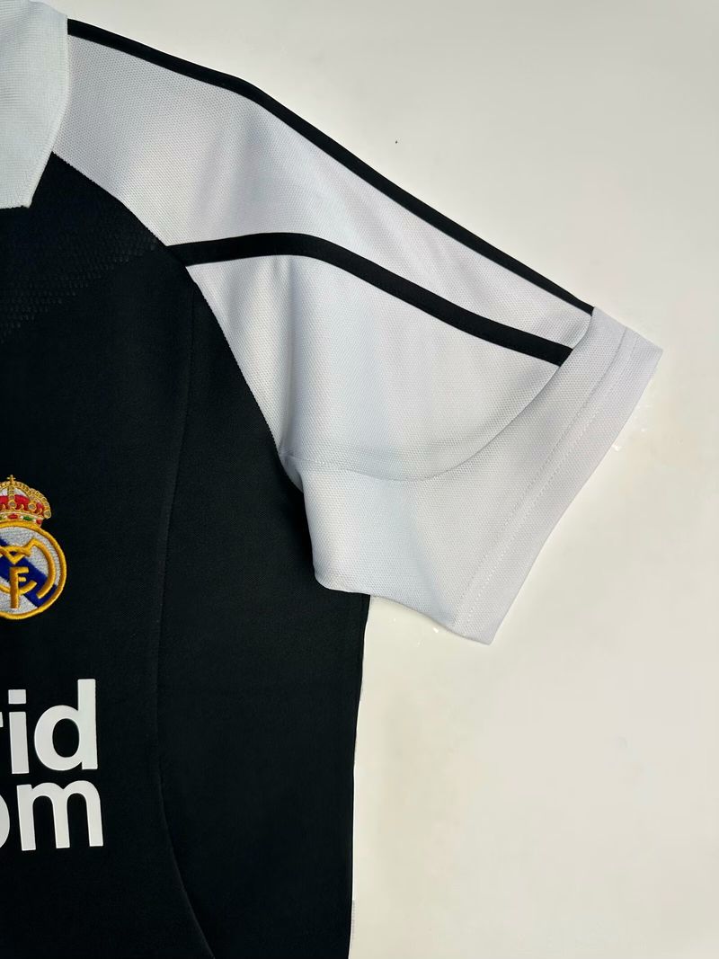 Retro Real Madrid 2001-2002 away image 5