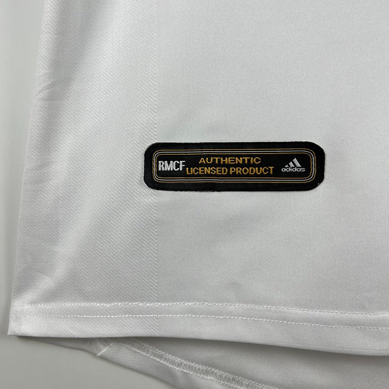 Retro Real Madrid 2001-2002 home image 9