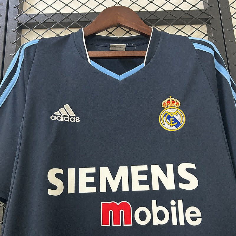 Retro Real Madrid 2003-2004 away image 3