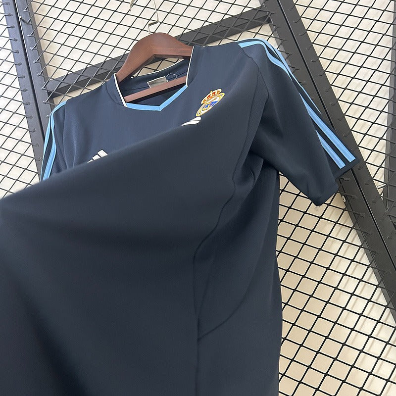 Retro Real Madrid 2003-2004 away image 6