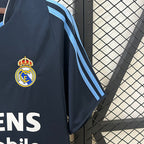 Retro Real Madrid 2003-2004 away image 7