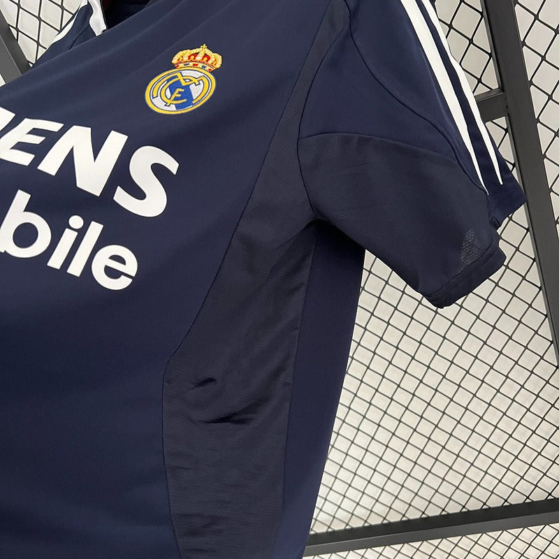 Retro Real Madrid 2004-2005 away image 5