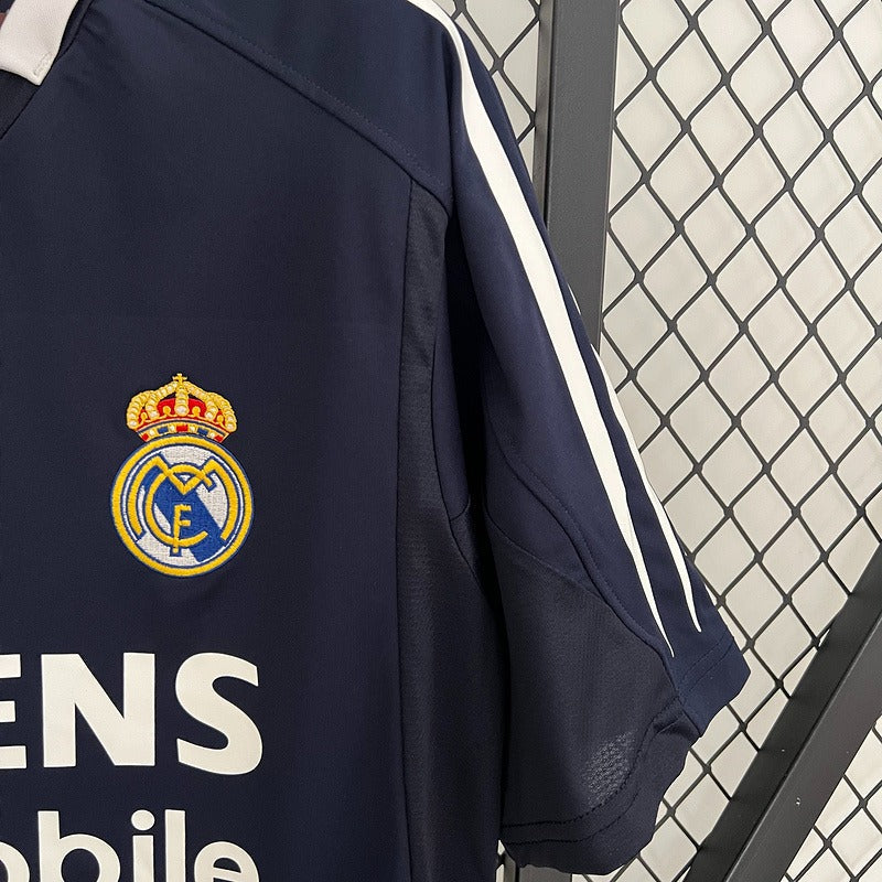 Retro Real Madrid 2004-2005 away image 8