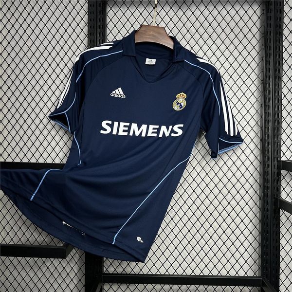 Retro Real Madrid 2005-2006 away image 3