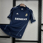 Retro Real Madrid 2005-2006 away image 3