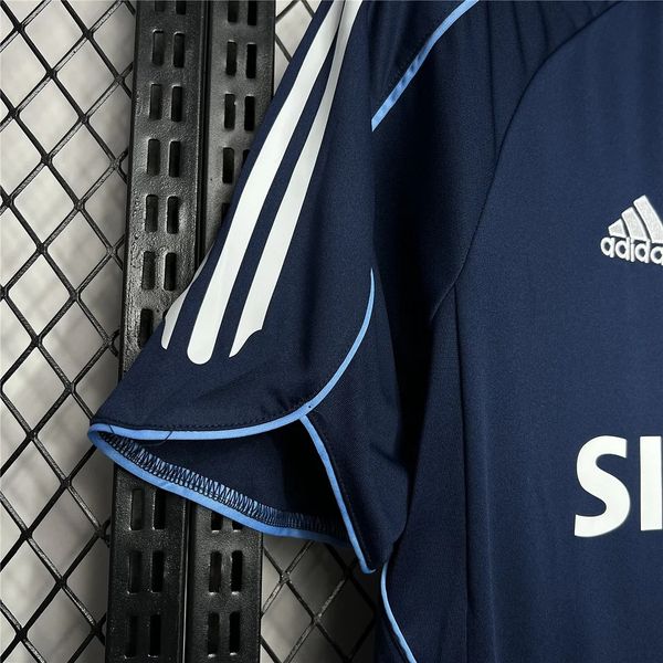 Retro Real Madrid 2005-2006 away image 5