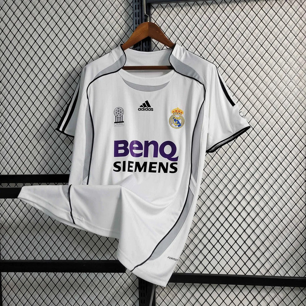Retro Real Madrid 2006-2007 home image 3