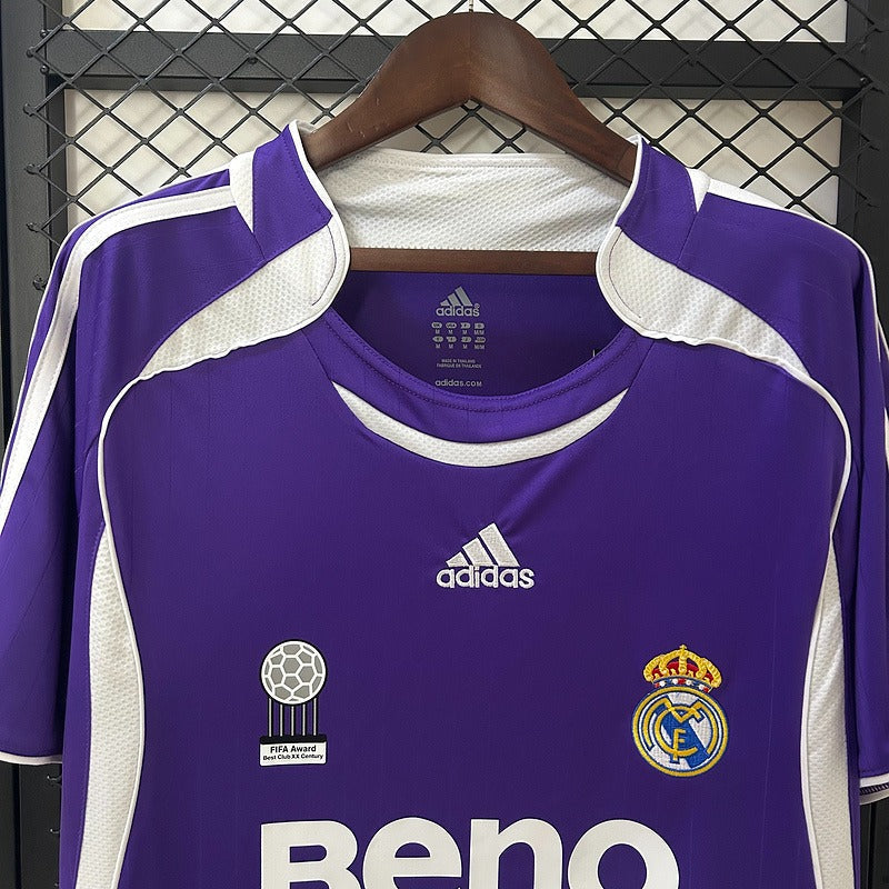 Retro Real Madrid 2006-2007 third away image 3