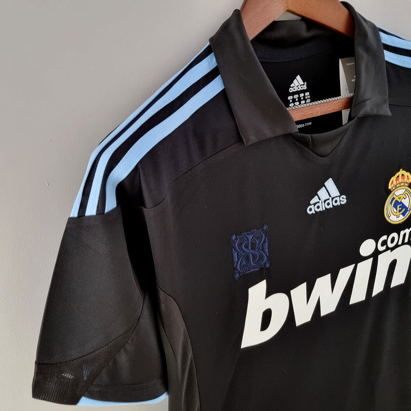 Retro Real Madrid 2009-2010 away image 6