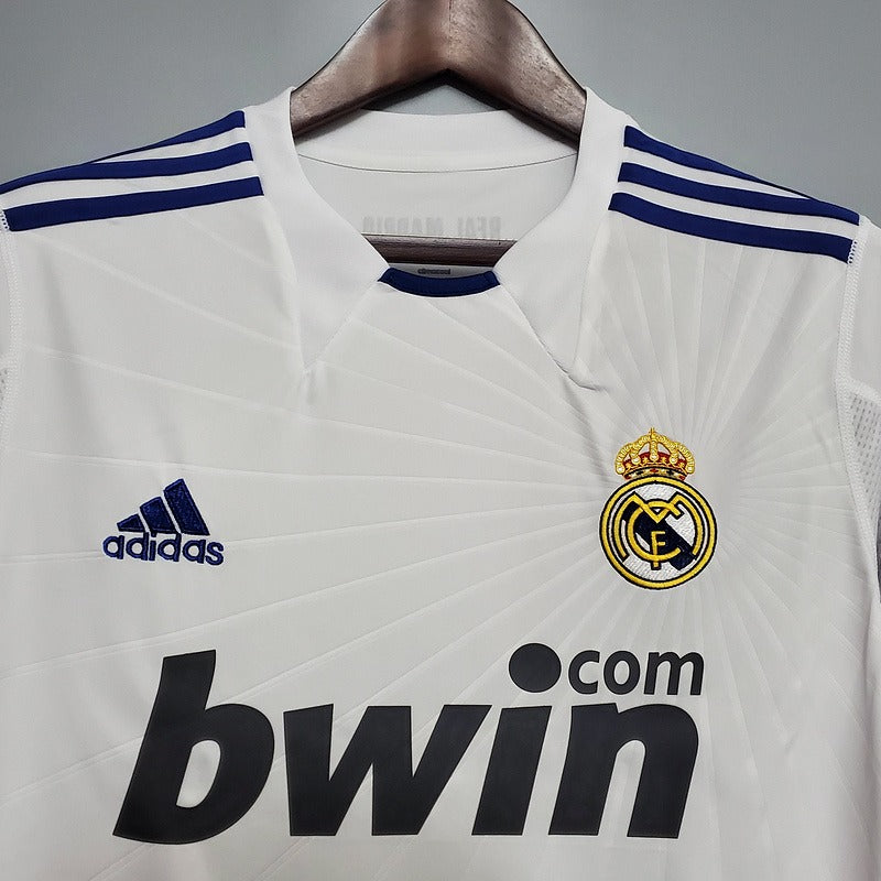 Retro Real Madrid 2010-2011 home image 4