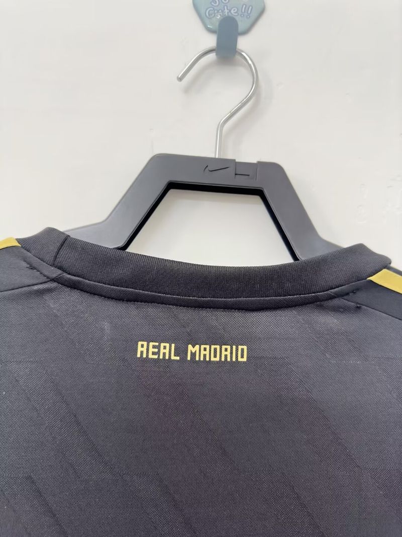Retro Real Madrid 2011-2012 away image 4