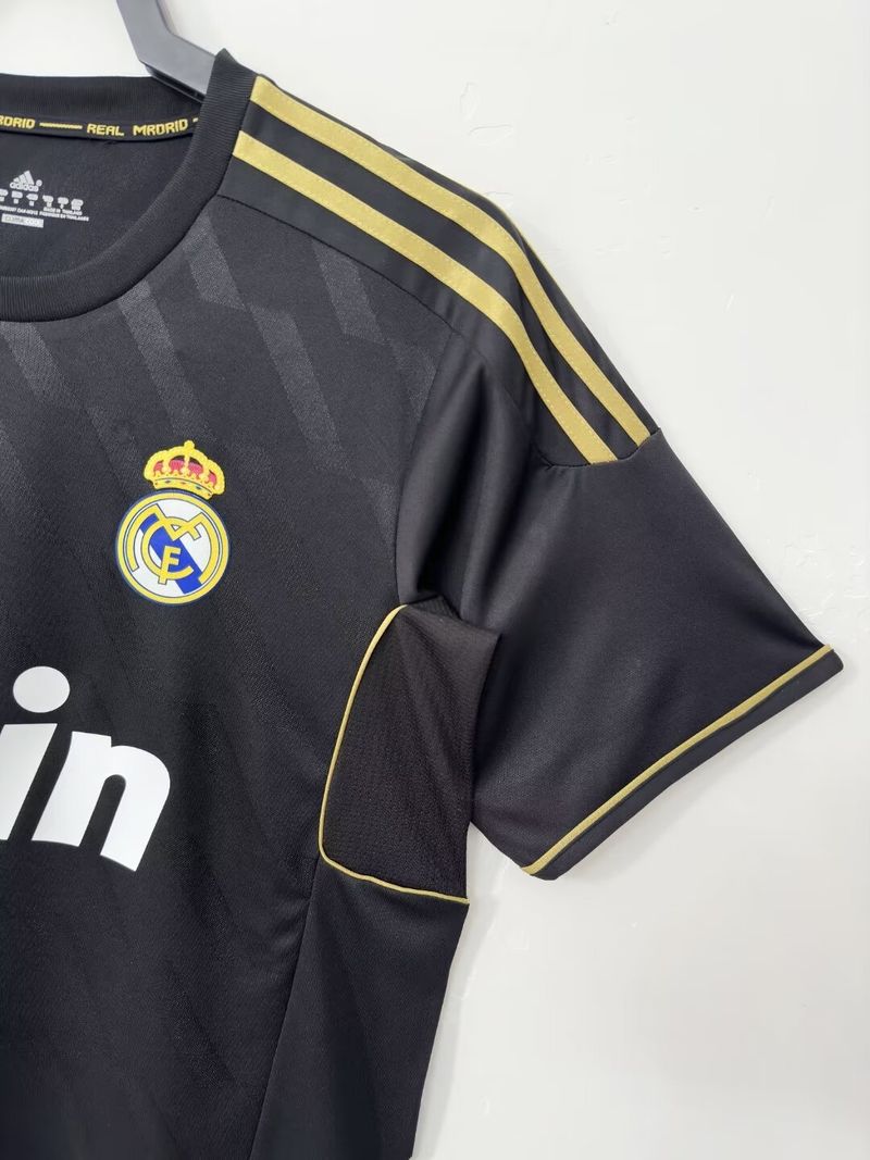 Retro Real Madrid 2011-2012 away image 5
