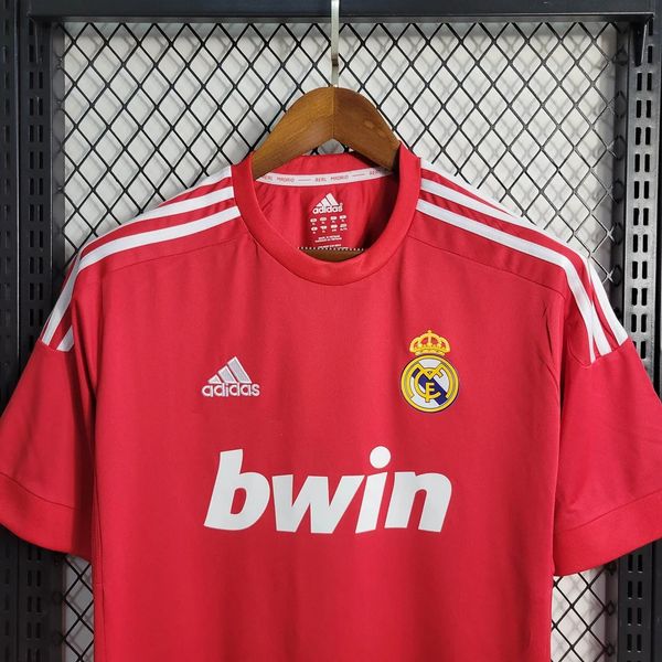 Retro Real Madrid 2011-2012 second away image 3
