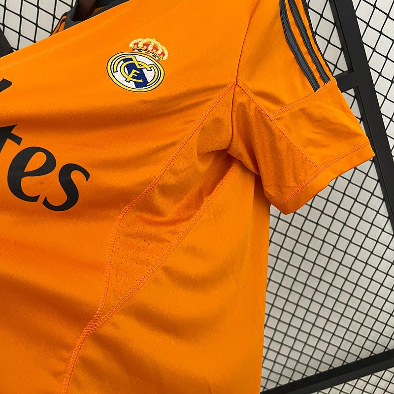 Retro Real Madrid 2013-2014 away image 5