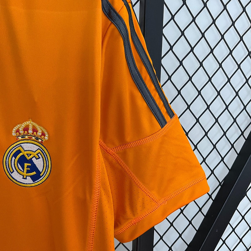 Retro Real Madrid 2013-2014 away image 8