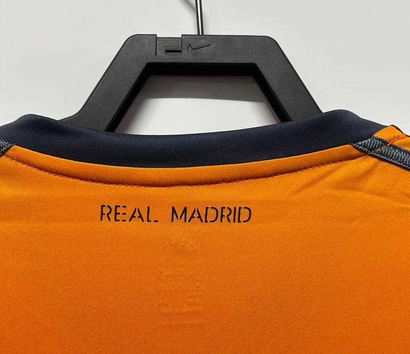 Retro Real Madrid 2013-2014 second away image 4